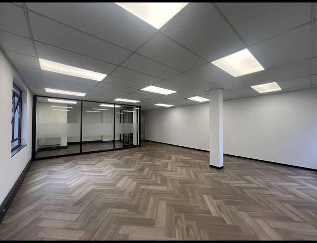 89M² OFFICE TO LET IN HYDE PARK